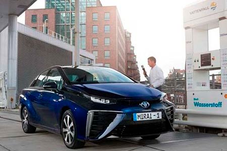 Toyota-repostaje-hidrogeno Toyota España, Enagás and Urbaser will launch the first hydrogen refueling station in Spain equipped for passenger cars